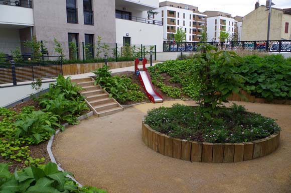 photo du jardin aire de jeux